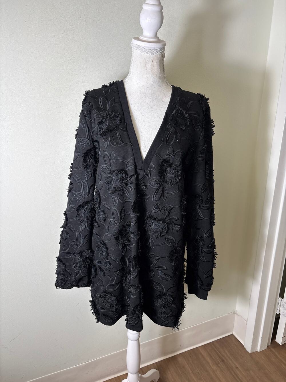 Pearl by Lela Rose Black long Sleeve V-Neck Fringe Tunic Sz L